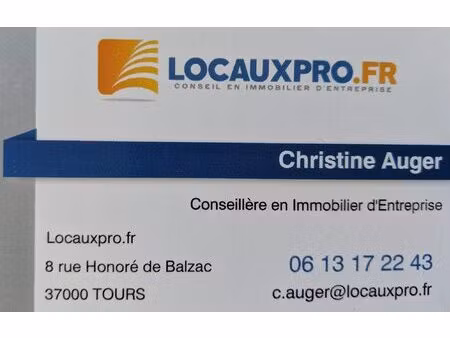 bâtiment industriel avec grand terrain