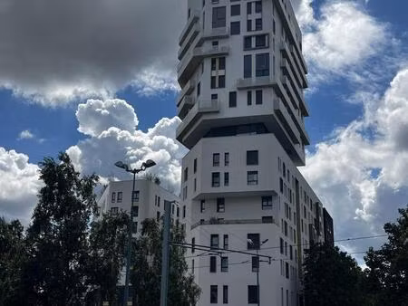 location local d'activités 968 m²