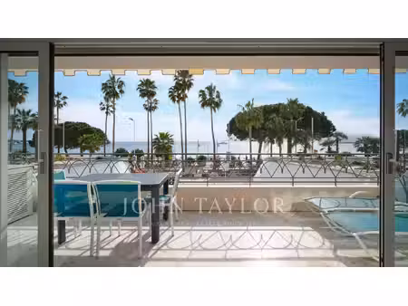 croisette vaste appartement 3 pièces face à la mer