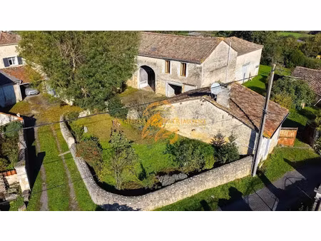 vente maison 5 pièces 150 m² à chazelles (16380)  76 000 €
