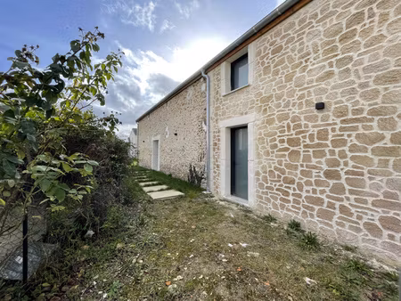 grange en pierres aménagée en 2024