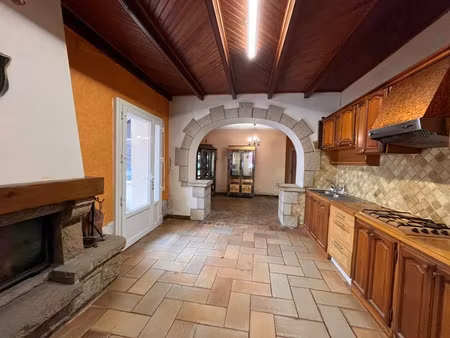 vente maison 5 pièces 220 m² à chateaulin (29150)  126 000 €