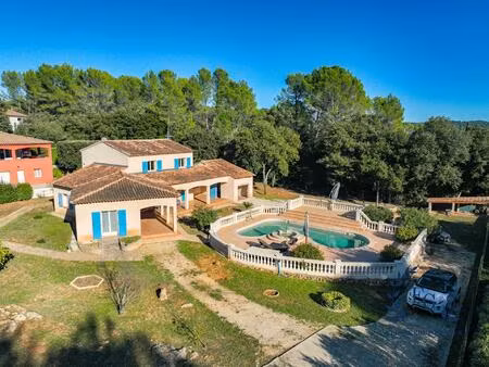 villa 4 chambres + salle de jeux  piscine et garage flassans