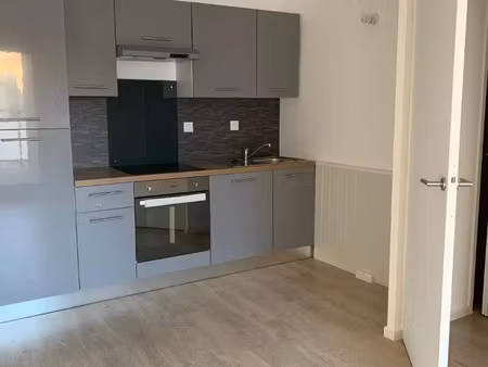 appartement à louer 2 pièces 44.97 m² - istres (13) - 659€