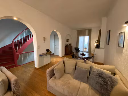 carcassonne centre ville maison de ville t4 en location avec terrasse plein sud et balcon