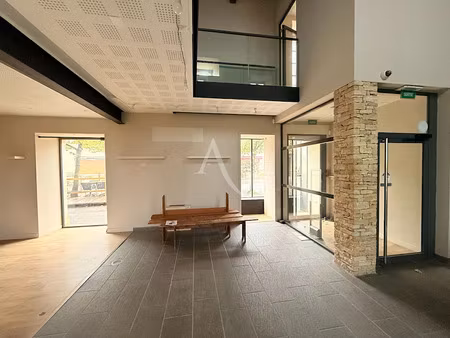vente locaux professionnels 7 pièces 166 m² à puy-l'evêque (46700)  172 000 €