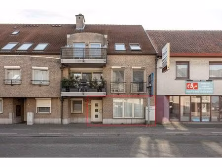 ruim gelijkvloers appartement met terras en 2 slaapkamers te overpelt centrum.