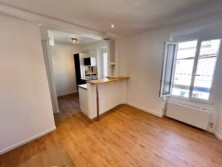 location appartement 1 pièce 27 m² à toulon (83000)