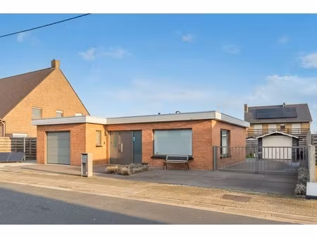 lichtrijke bungalow met 3 slaapkamers en zonnige tuin!