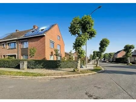 ruime gezinswoning met 4 slaapkamers in de klinge