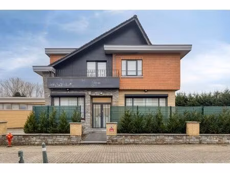 gerenoveerde woning met 5 slaapkamers en tuin