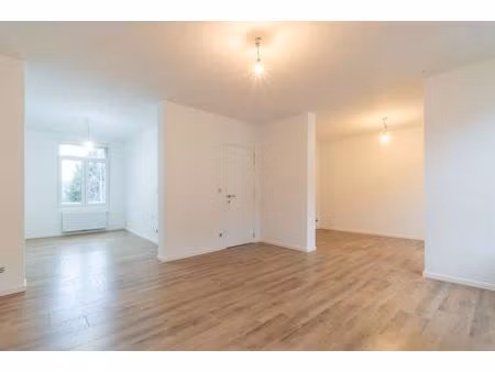 zeer ruime  volledig gerenoveerde woning !