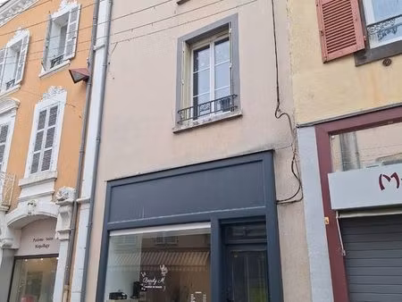 immeuble avec local commercial et appartement avec 4 chambres