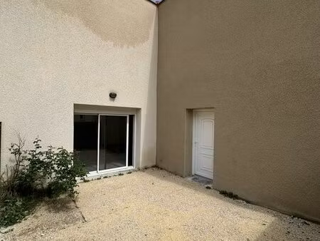 maison récente avec grand garage