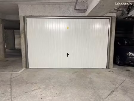 tres grand box de 18 m2 à ferrières-en-brie