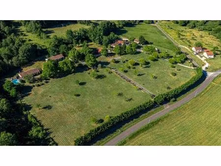 calme absolu et vue dégagée pour cet ensemble immobilier de 5 maisons avec 4 piscines sur.