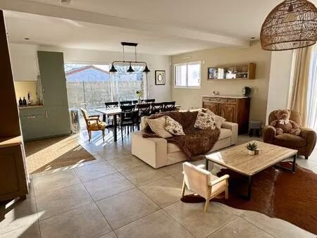 maison de 2020  état irréprochable  3 chambres  garage  joli jardin