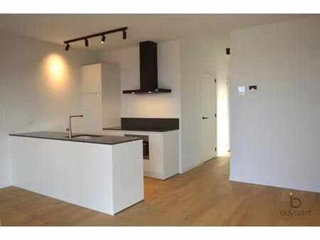 nieuwbouw appartement met ruim terras en parking te zoersel.