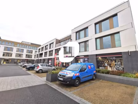 a louer  au pied du tramway t10 / rer b