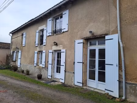 charmante ferme de quatre chambres avec chambre et salle de bain au rez-de-chaussée  grang