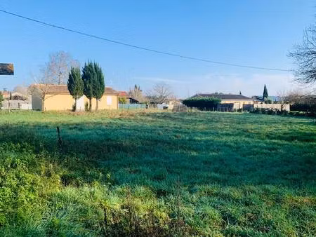 terrain à bâtir à saint-christoly-de-blaye (33920)