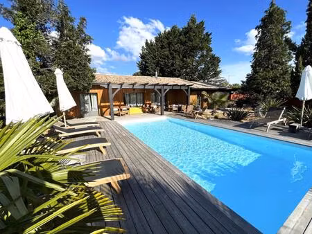 maison de 9 pièces de 233 m² située à arès