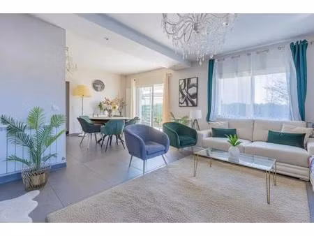 maison individuelle en parfait état avec piscine et studio indépendant - 6 pièces - 146m² 