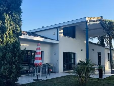 villa contemporaine 180 m² environnement boise avec piscine