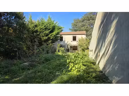 maison avec jardin a amenager  proche des commodites