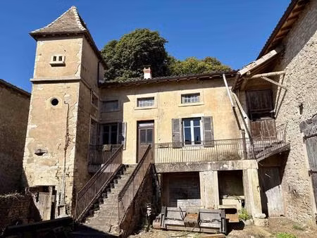 maison bourguignonne avec tour et ancien cuvage