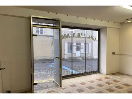 location bureaux et commerces à mortagne-au-perche (61400) : à louer / 23m² mortagne-au-pe
