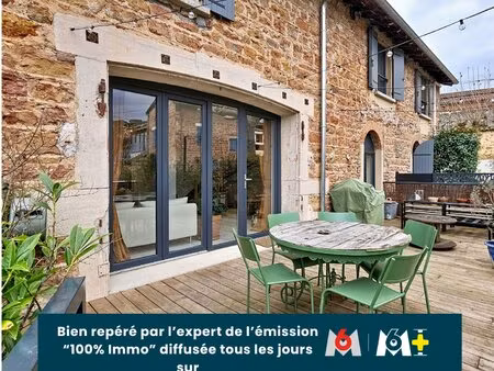 appartement duplex 114m2 - 3 chambres - terrasse - au coeur du joli village de blacé