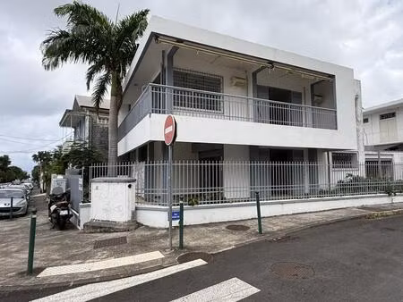 location local industriel 4 pièces 140 m² à saint-denis (97400)