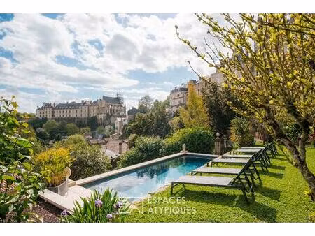 dolce vita avec panorama sur le château des ducs