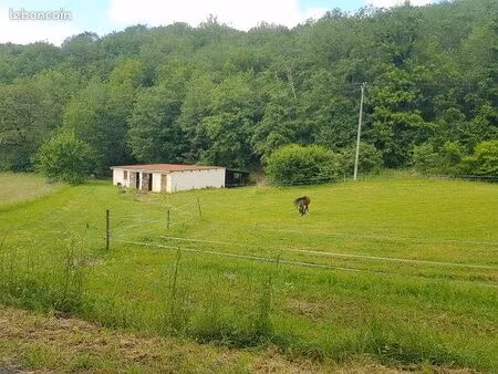 bâtiment 115 m2 sur terrain 7870 m2