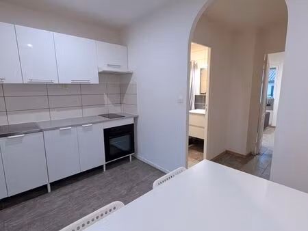 t2 meublé 30m2+entrée privative