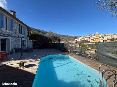 maison individuelle en pierre