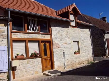 maison de village t4 en pierres restaurée