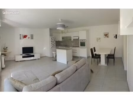 t3 meublé a l'année 74 m2 rez de jardin terrasse jardin garage