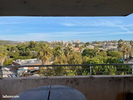4 pieces dernier etage angle parkings ss