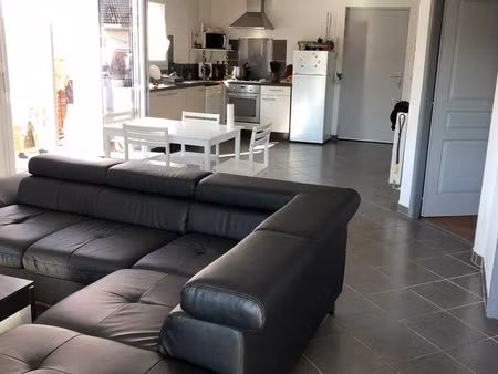 grand f3 avec balcon et 2 chambres