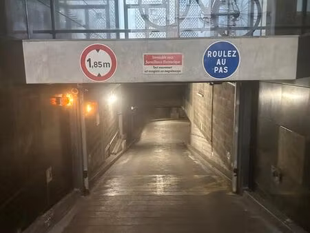 a vendre parking/box sécurisé - triangle d'or paris 8eme