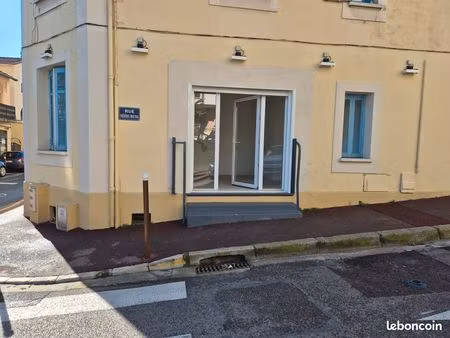 magasin d'angle 27 m²