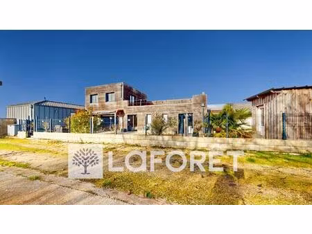 maison récente contemporaine de 179 m² avec piscine et local professionnel de 400 m² entre