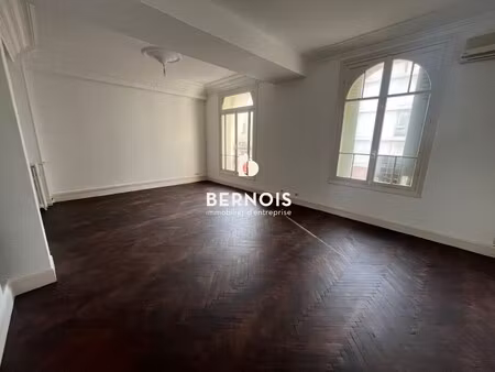 location local professionnel 84m² toulon 83000