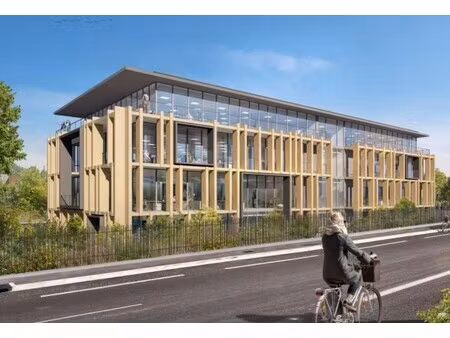 location local professionnel 2 922m²