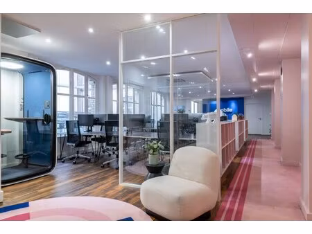 location local professionnel 296m²