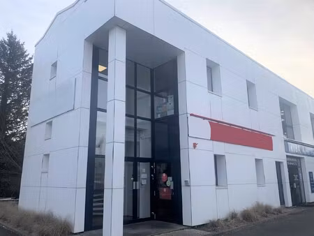 location local professionnel 222m²
