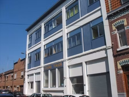 location local professionnel 252m²