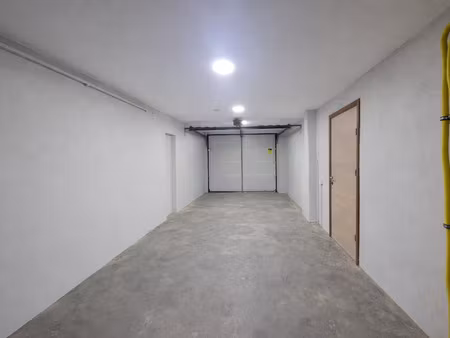 bien professionnel à louer à borgerhout € 290 (lktys) - empire estates | zimmo